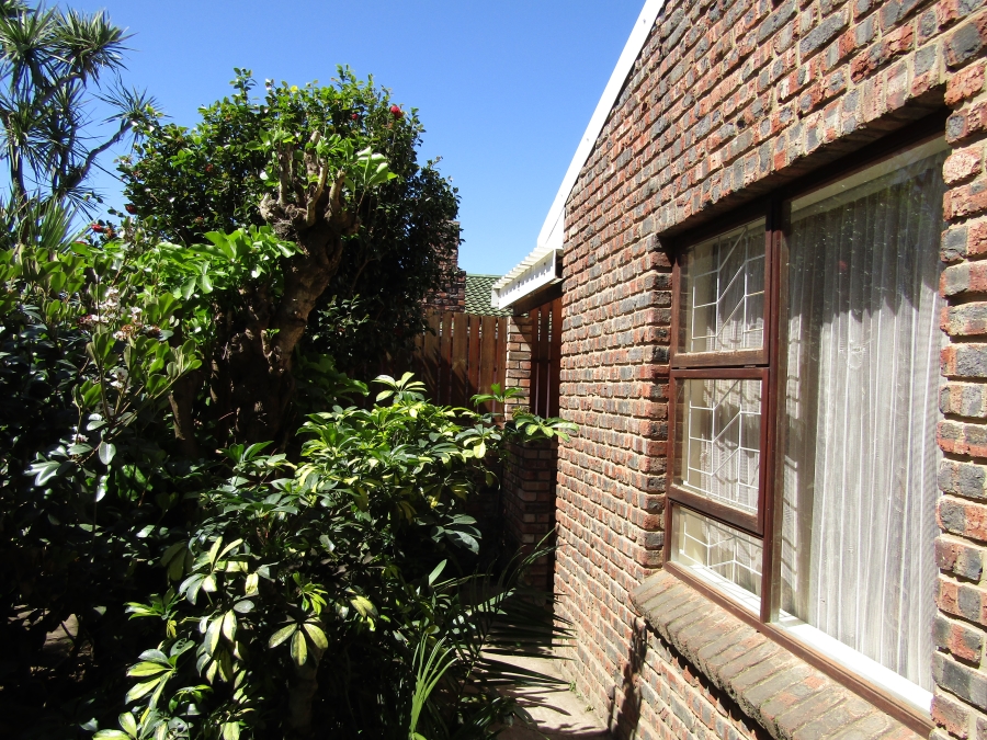 4 Bedroom Property for Sale in Kruisfontein Eastern Cape